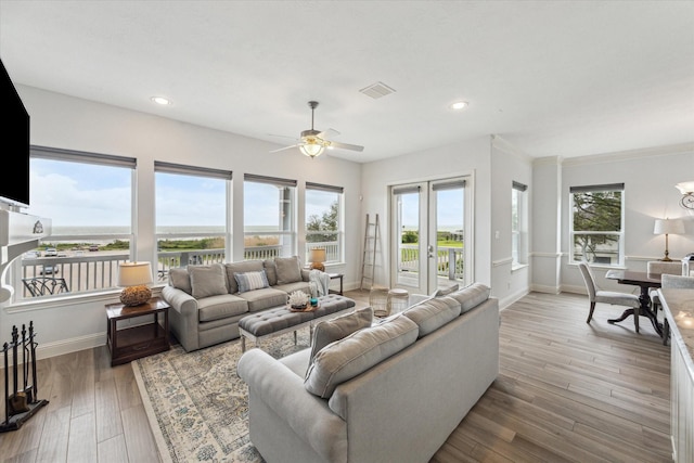 living area featuring baseboards, ceiling fan, recessed lighting, and visible vents