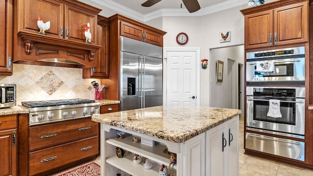 12722 Longmire Way, Conroe, TX 77304 - kitchen featuring a warming drawer, stainless steel appliances, crown molding, tasteful backsplash, and a ceiling fan