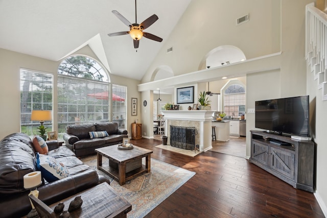 living area featuring dark wood-style flooring, a ceiling fan, and visible vents