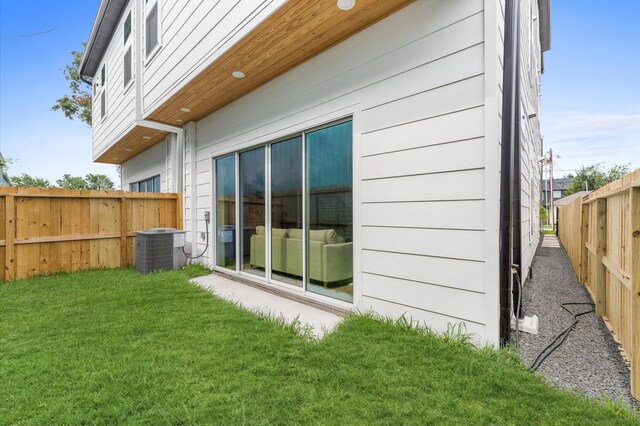 819 Dorothy St Unit A, Houston, TX 77008 - view of home's exterior featuring cooling unit