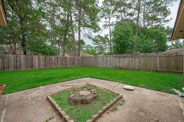 view of yard featuring a fenced backyard and a patio