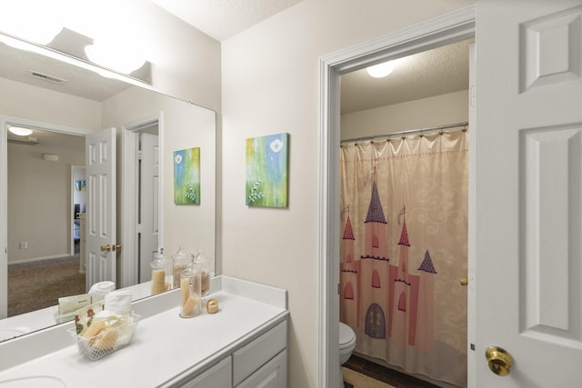 bathroom with toilet, a shower with curtain, visible vents, and vanity