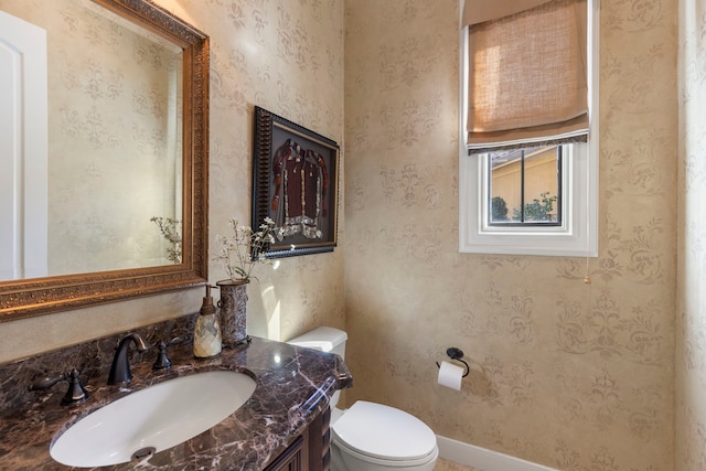 3034 Serena Vista Way, Houston, TX 77068 - bathroom with wallpapered walls, toilet, vanity, and baseboards