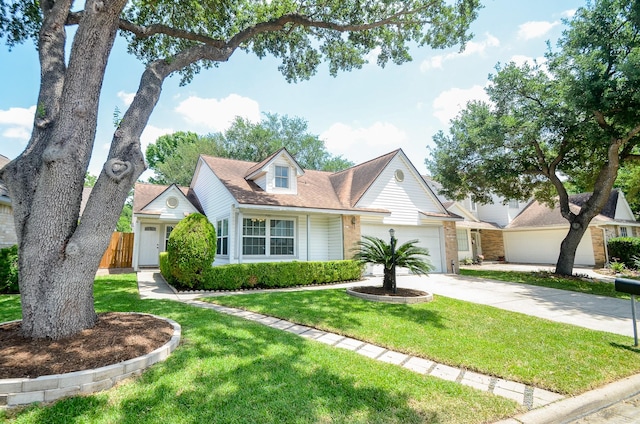 view of front of house featuring fence, an attached garage, driveway, and a front lawn