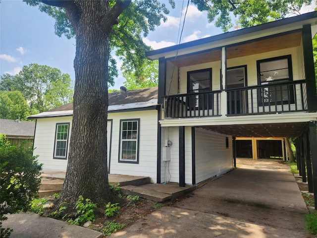 tri-level home with driveway