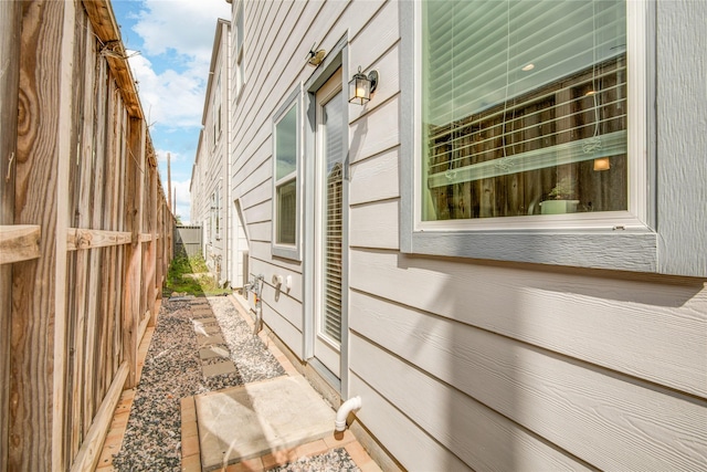 7709 Rainbow Close Ln, Houston, TX 77055 - view of side of home featuring fence