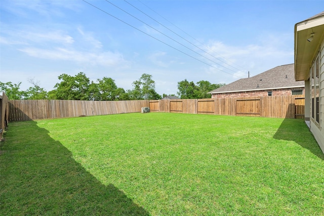 view of yard featuring a fenced backyard