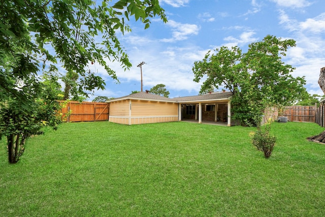 view of yard featuring a fenced backyard and a patio area
