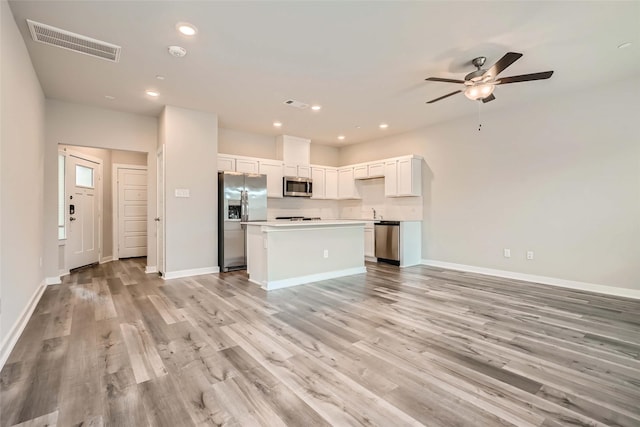 unfurnished living room featuring visible vents, light wood-style floors, baseboards, ceiling fan, and recessed lighting
