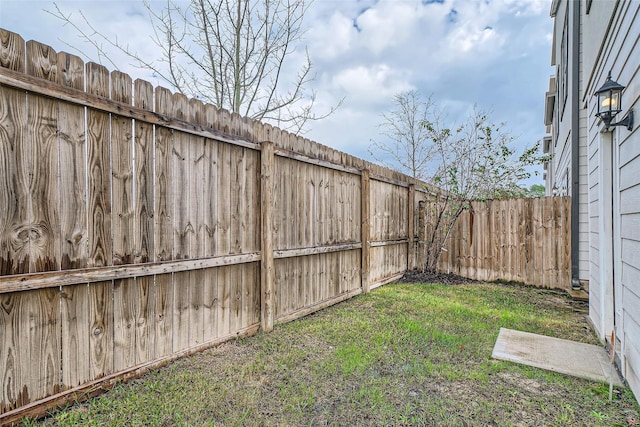 view of yard featuring a fenced backyard