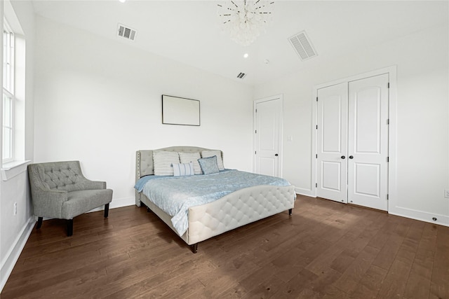 203 Dwire Dr, La Porte, TX 77571 - bedroom featuring baseboards, visible vents, an inviting chandelier, and dark wood-type flooring