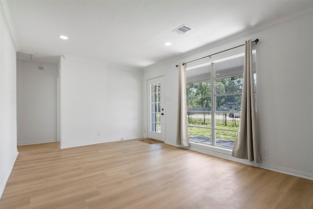 7817 Woodlyn Rd, Houston, TX 77028 - empty room featuring light wood-style flooring, crown molding, baseboards, and recessed lighting
