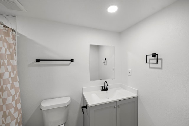 7817 Woodlyn Rd, Houston, TX 77028 - full bath with vanity, toilet, and a shower with shower curtain
