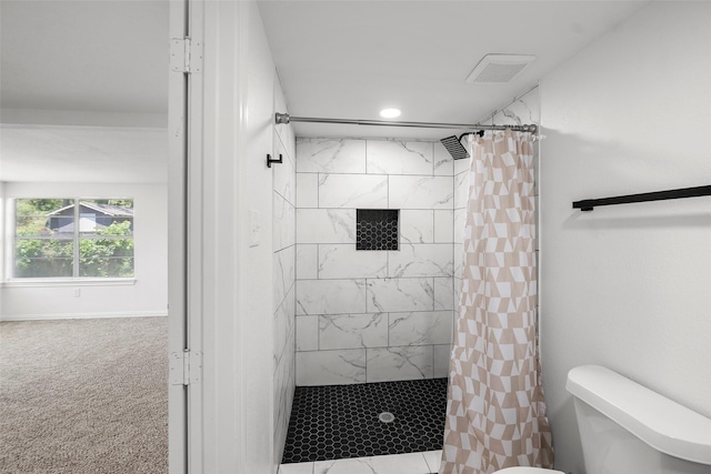 7817 Woodlyn Rd, Houston, TX 77028 - full bathroom featuring a tile shower, toilet, and recessed lighting