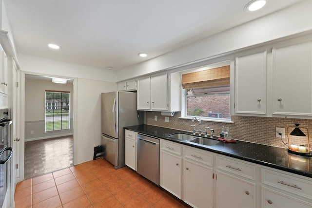 12510 Deep Spring Ln, Houston, TX 77077 - kitchen featuring stainless steel appliances, a sink, backsplash, dark countertops, and recessed lighting