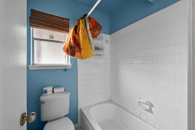 full bath with toilet and shower / tub combination