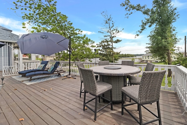 deck with outdoor dining space