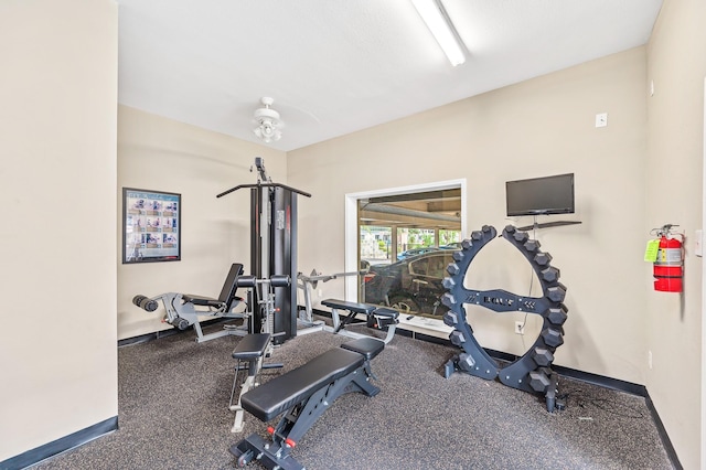 workout room featuring baseboards