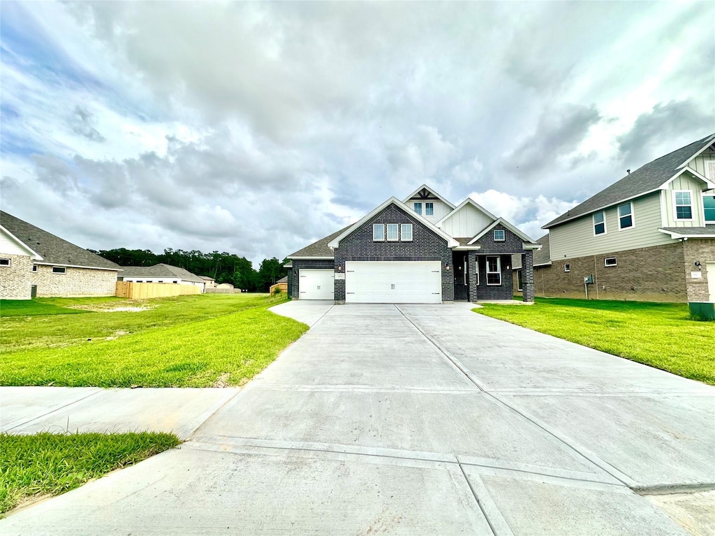 craftsman inspired home with an attached garage, fence, driveway, and a front yard