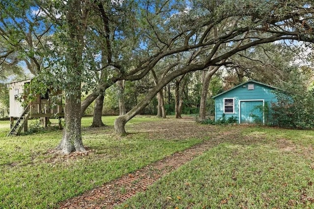 view of yard with a garage
