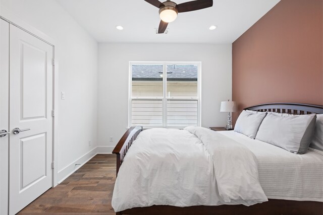 bedroom featuring recessed lighting, baseboards, ceiling fan, and dark wood finished floors