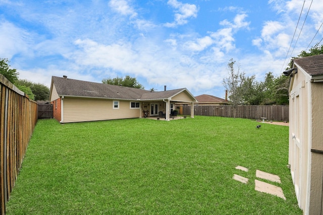 view of yard featuring a fenced backyard and a patio area