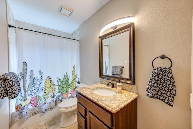 bathroom featuring vanity, shower / tub combo with curtain, toilet, and visible vents