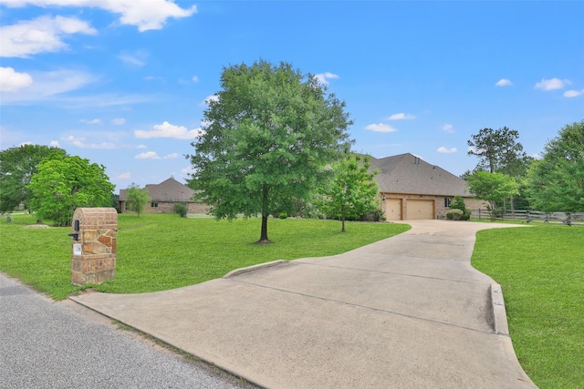 view of front of property featuring fence, an attached garage, driveway, and a front yard