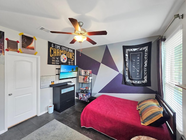 bedroom featuring ceiling fan
