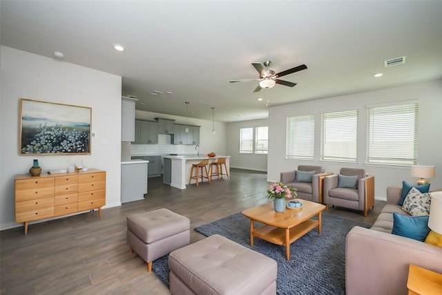 living room with recessed lighting, ceiling fan, dark wood-style floors, and baseboards