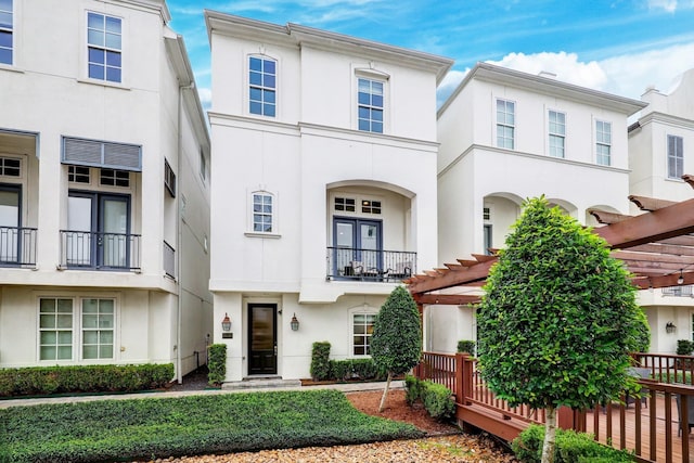 2125 Mcilhenny St, Houston, TX 77004 - view of front of home with stucco siding and a pergola