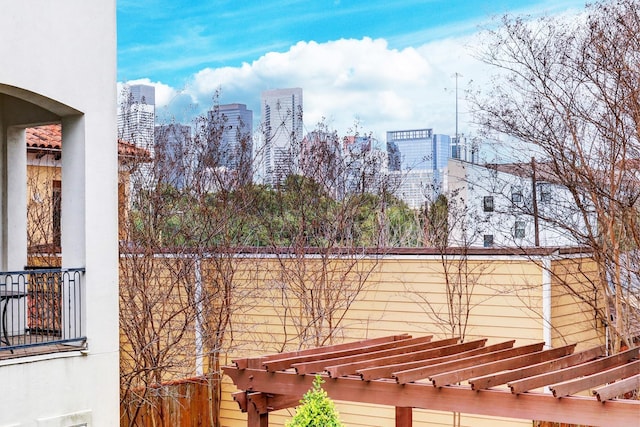 2125 Mcilhenny St, Houston, TX 77004 - balcony with a city view