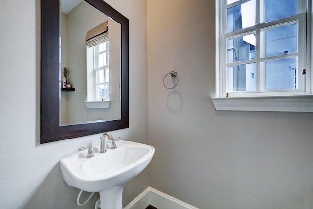 2125 Mcilhenny St, Houston, TX 77004 - bathroom featuring baseboards and a sink