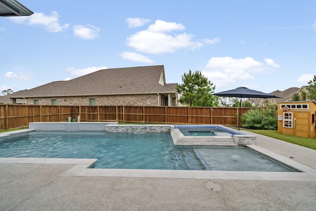 4381 Victoria Pine Dr, Spring, TX 77386 - view of swimming pool featuring a fenced backyard and a pool with connected hot tub