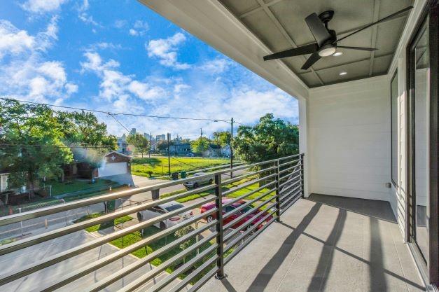 balcony with a ceiling fan