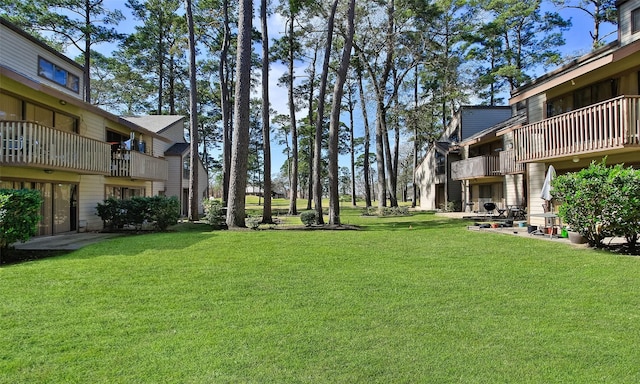 view of yard with a balcony