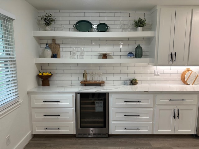 bar with beverage cooler, baseboards, backsplash, and dark wood-style floors