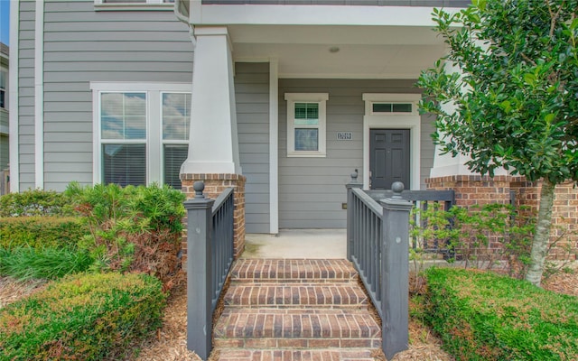 entrance to property featuring covered porch
