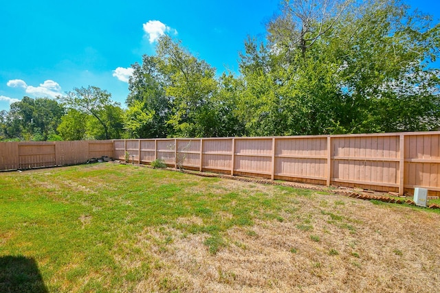 view of yard featuring a fenced backyard