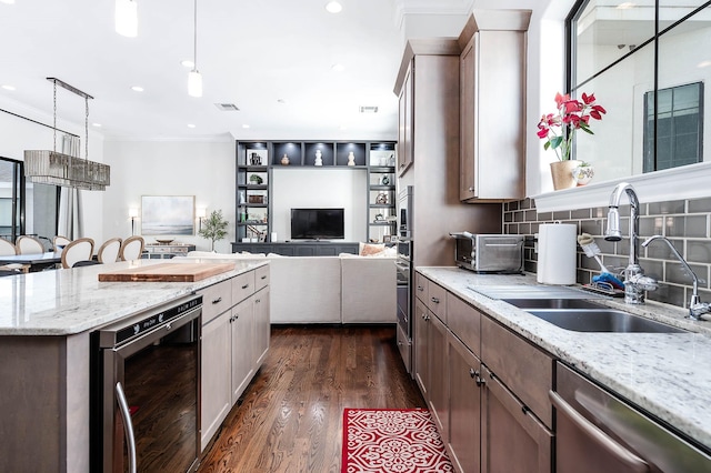 kitchen with a sink, beverage cooler, ornamental molding, stainless steel appliances, and dark wood-style floors