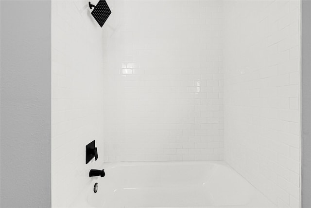 full bathroom with washtub / shower combination