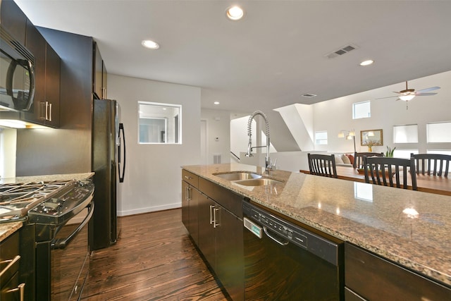 kitchen featuring visible vents, dark wood-style flooring, ceiling fan, a sink, and black appliances