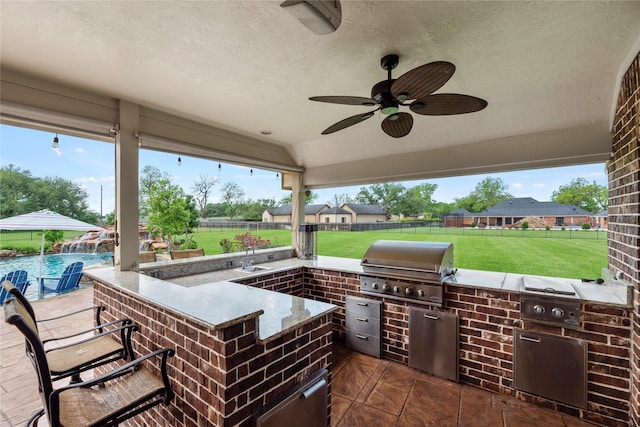 view of patio featuring a fenced backyard, outdoor wet bar, a grill, and area for grilling