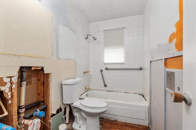 6201 Batterson St, Houston, TX 77026 - full bath with shower / bathing tub combination and toilet
