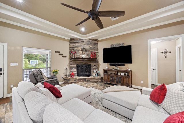 living room with baseboards, a ceiling fan, crown molding, and wood finished floors