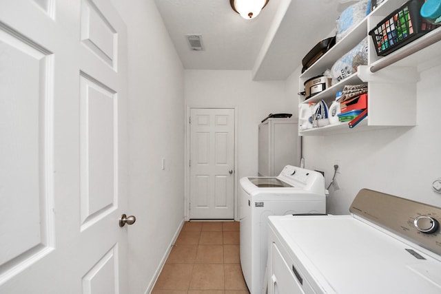7603 Chimney Gap, Missouri City, TX 77459 - laundry area featuring laundry area, visible vents, baseboards, independent washer and dryer, and light tile patterned floors