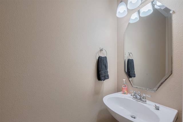 bathroom featuring a sink
