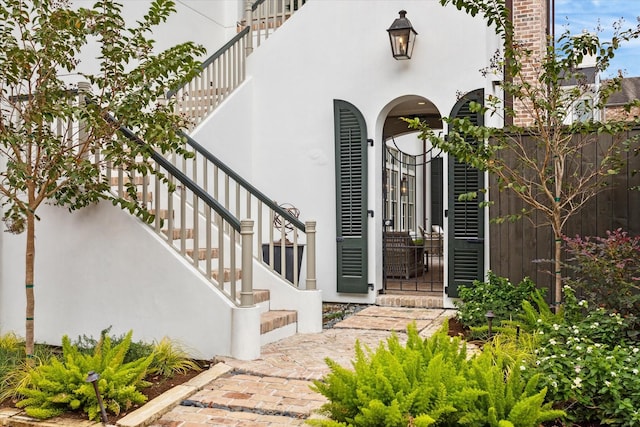 56 Audubon Hollow Ln, Houston, TX 77027 - property entrance featuring fence and stucco siding