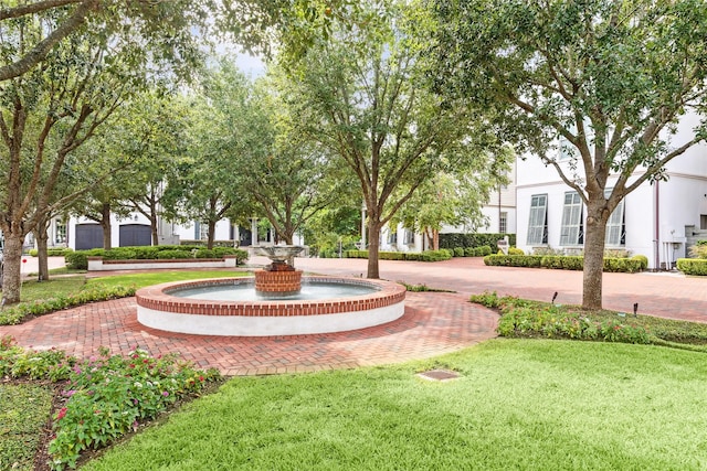 56 Audubon Hollow Ln, Houston, TX 77027 - view of property's community featuring a yard