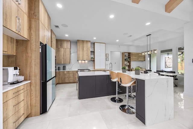kitchen with freestanding refrigerator, open shelves, modern cabinets, a spacious island, and backsplash